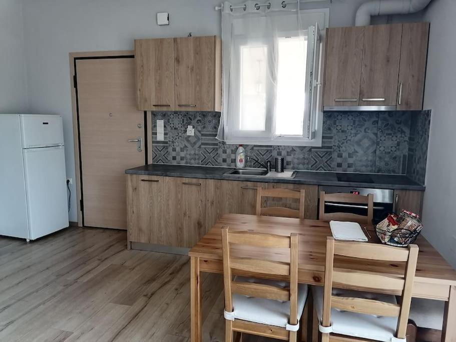 με δύο δωμάτια, δύο μπάνια Katsikas